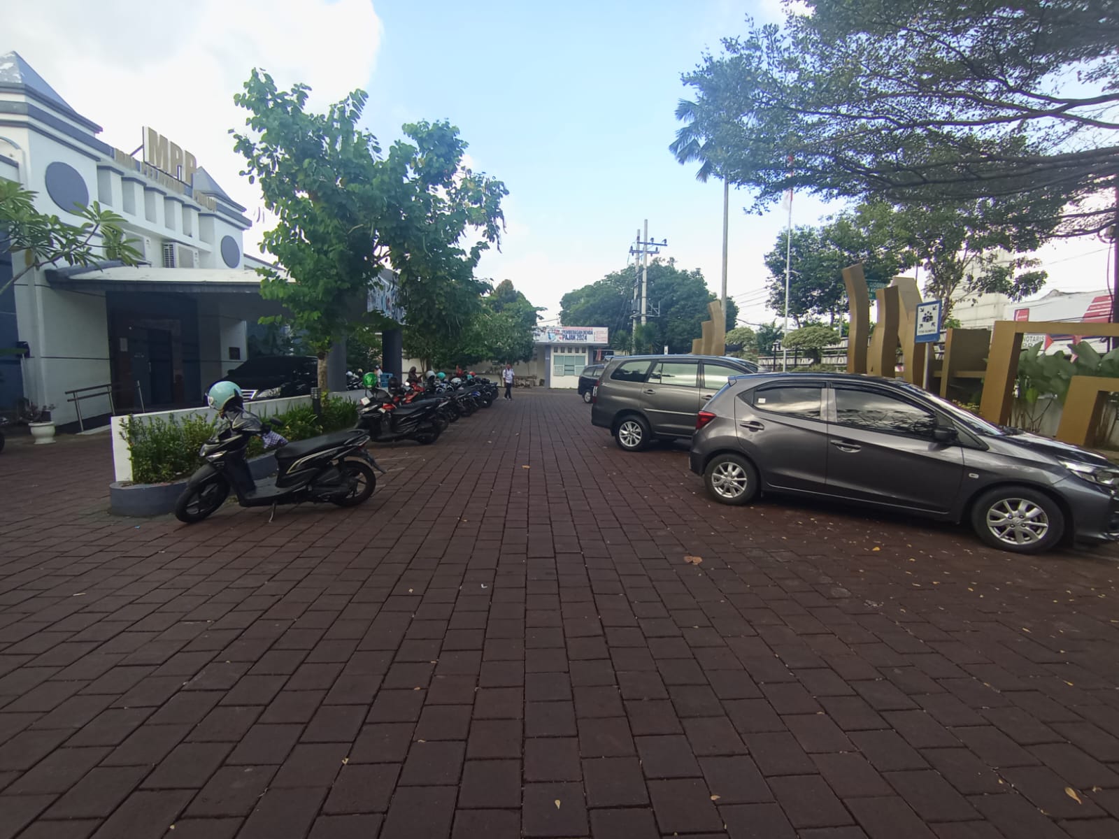 Area Parkir Pengunjung
