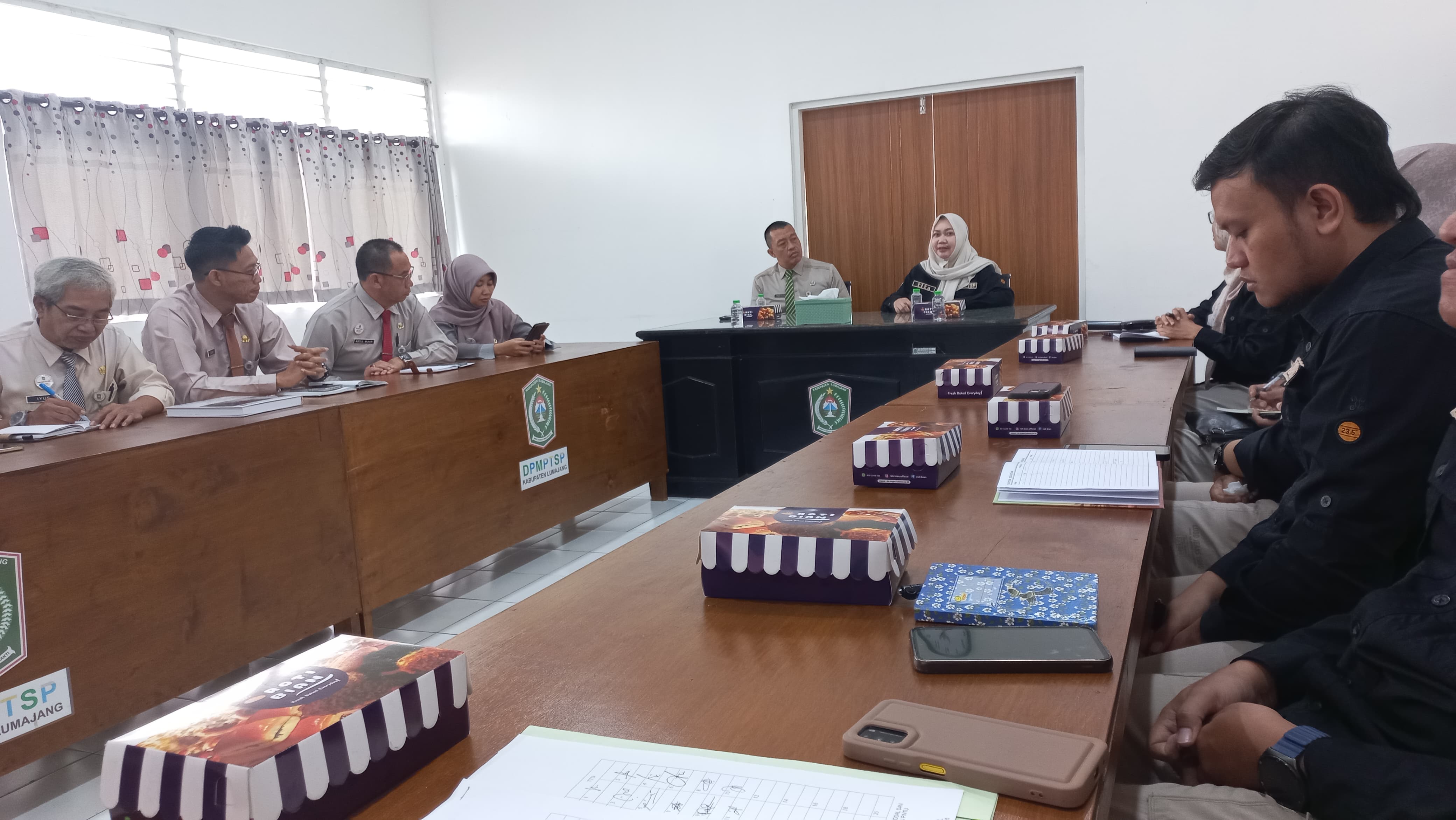 Tingkatkan Layanan Publik, Dinas PM-PTSP Jember laksanakan kunjungan Studi Tiru di MPP Lumajang.